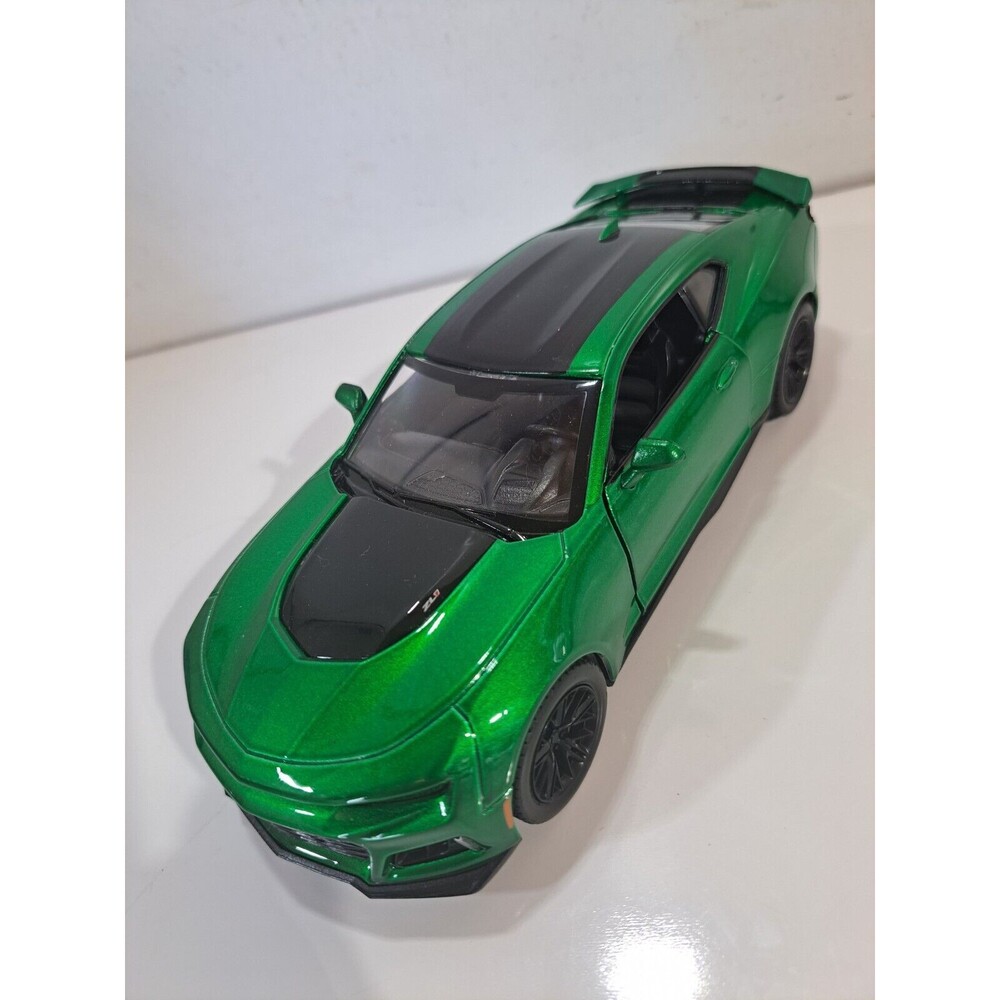 Motormax Die Cast 1/24 Scale 2017 Chevrolet Camaro ZL1 Muscle Car